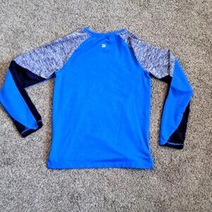 All in Motion Longsleeved Base Layer Shirt size medium (8/10)
